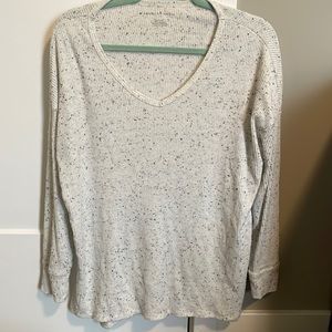 American Eagle White Ribbed v neck sweater
